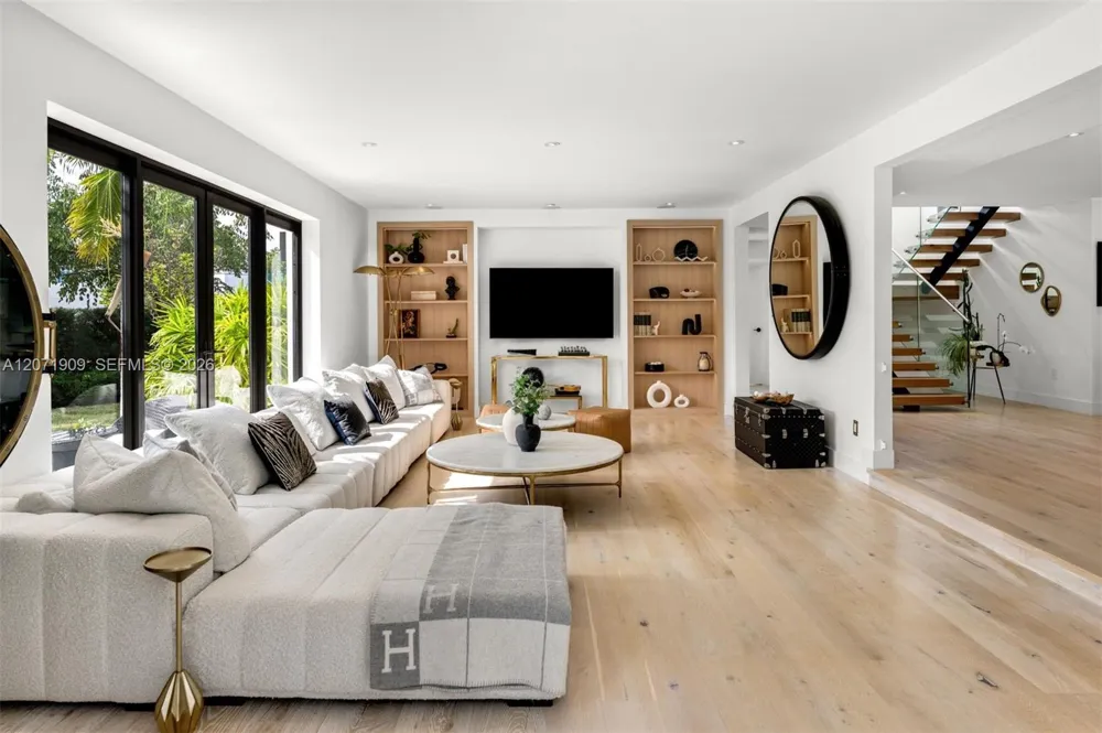 795 Lakeview Dr Miami Beach, FL 33140