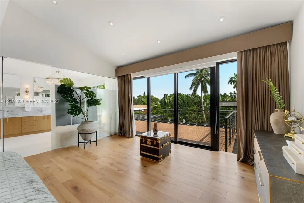 795 Lakeview Dr Miami Beach, FL 33140