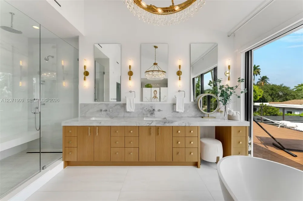 795 Lakeview Dr Miami Beach, FL 33140