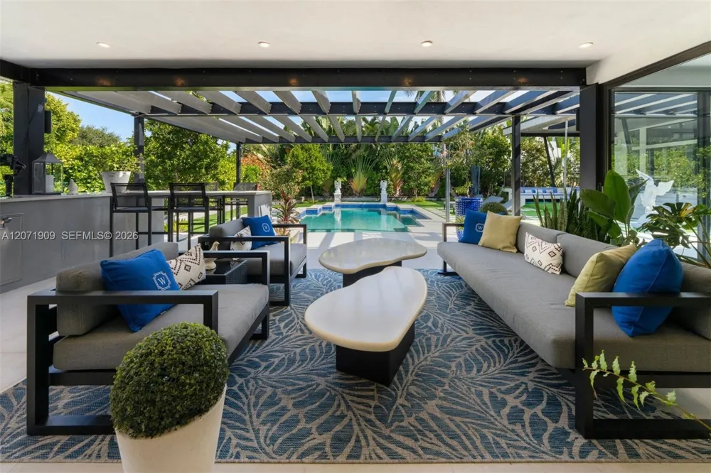 795 Lakeview Dr Miami Beach, FL 33140