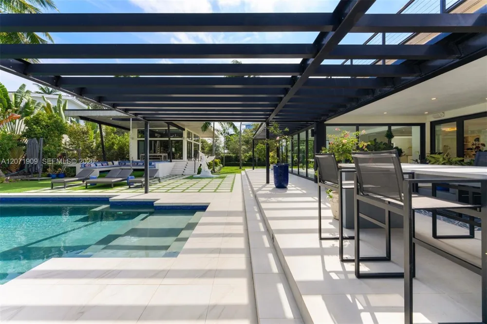 795 Lakeview Dr Miami Beach, FL 33140