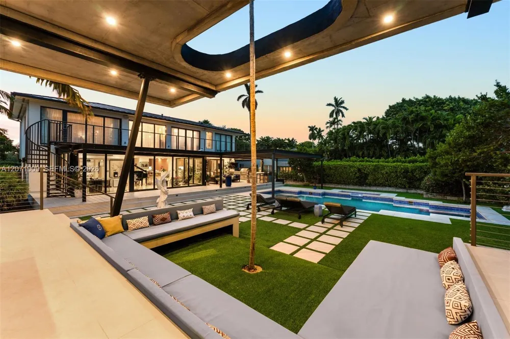 795 Lakeview Dr Miami Beach, FL 33140
