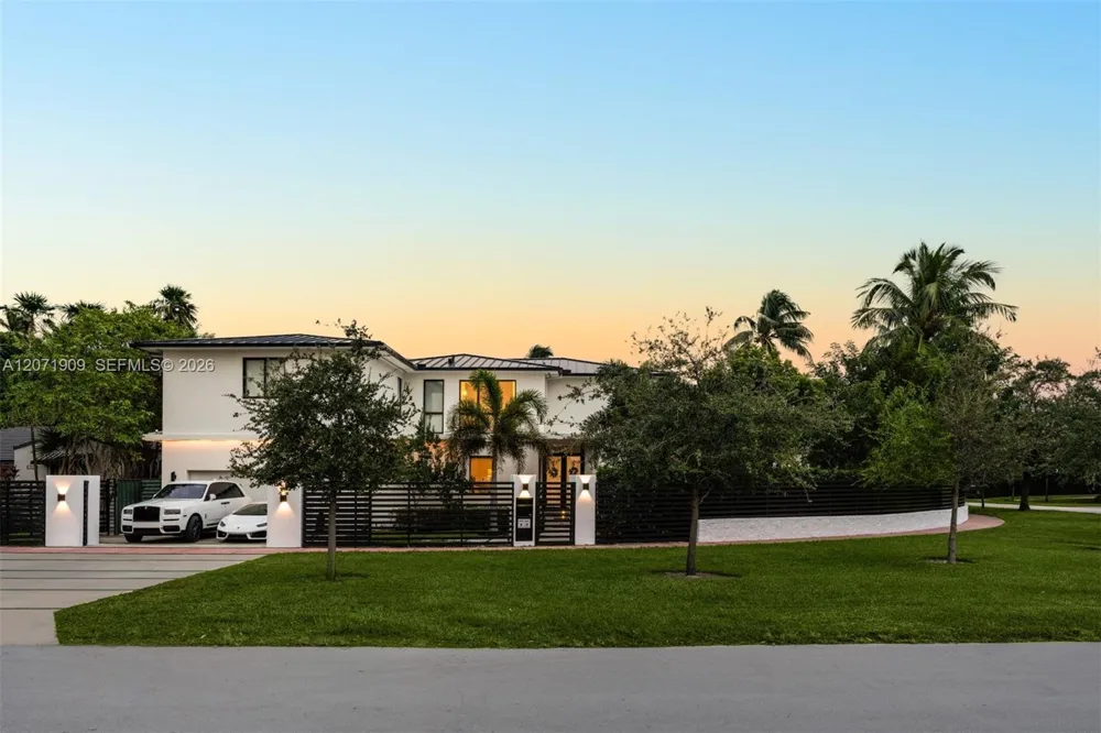 795 Lakeview Dr Miami Beach, FL 33140
