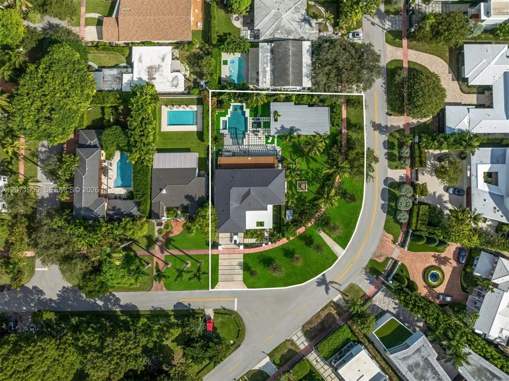 795 Lakeview Dr Miami Beach, FL 33140