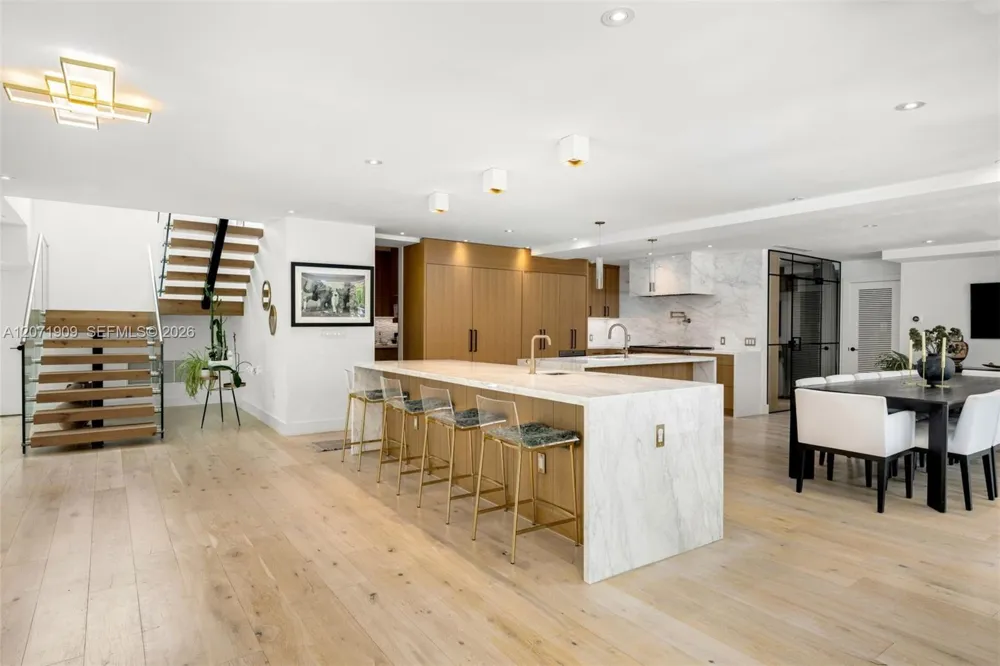 795 Lakeview Dr Miami Beach, FL 33140