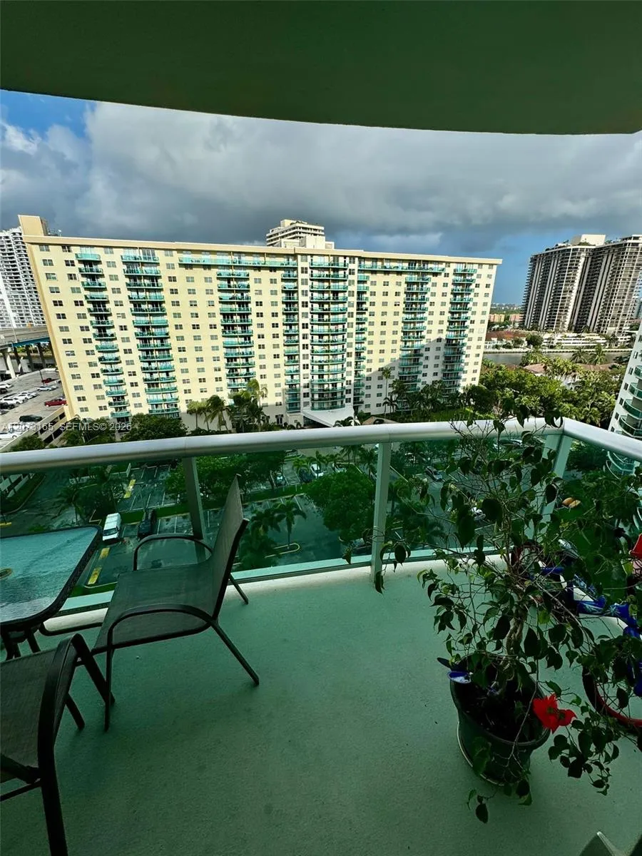 19390 Collins Ave #1004 Sunny Isles Beach, FL 33160