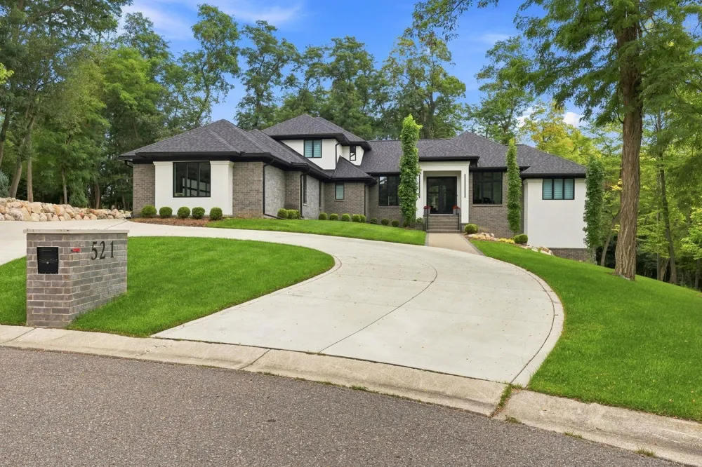 521 Iroquois Court Oxford Charter Township, MI 48371