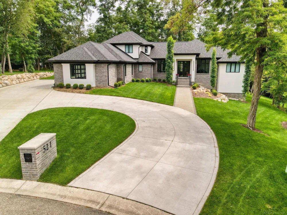 521 Iroquois Court Oxford Charter Township, MI 48371