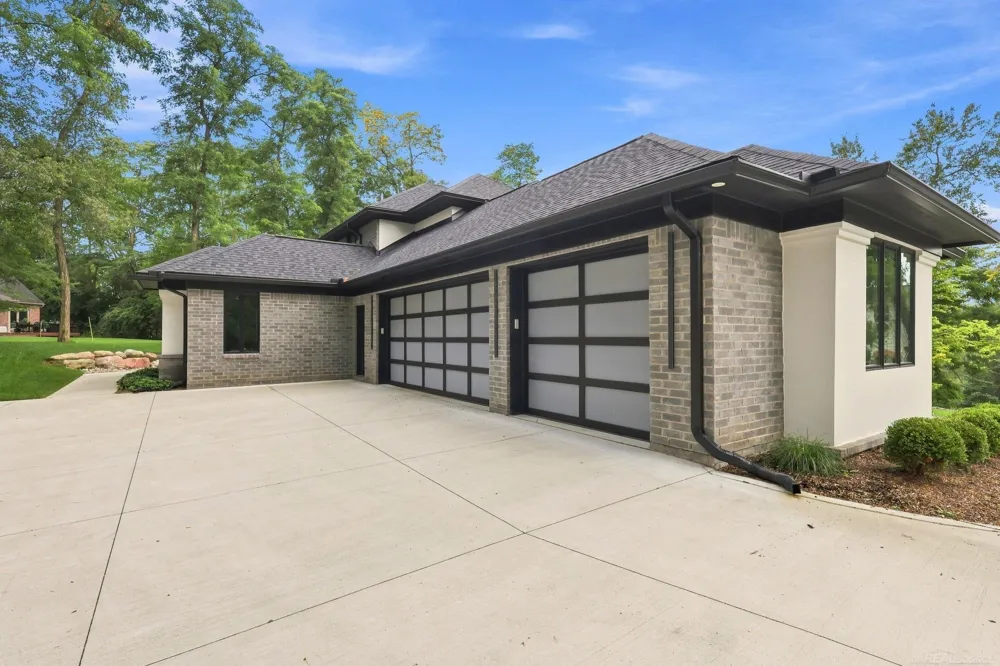 521 Iroquois Court Oxford Charter Township, MI 48371