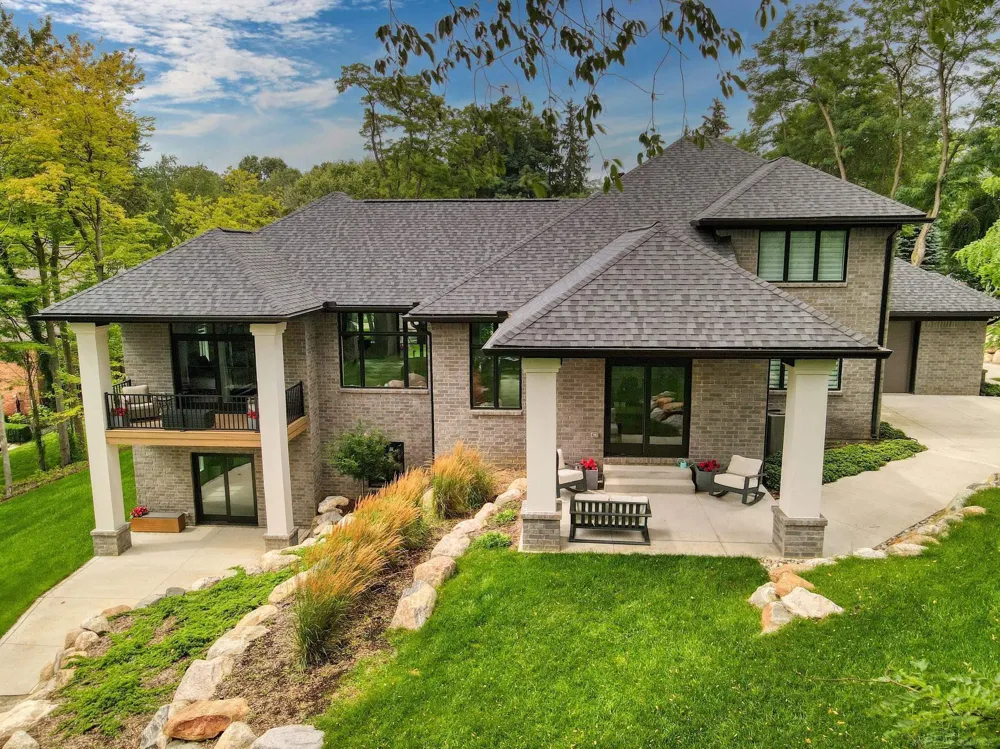 521 Iroquois Court Oxford Charter Township, MI 48371
