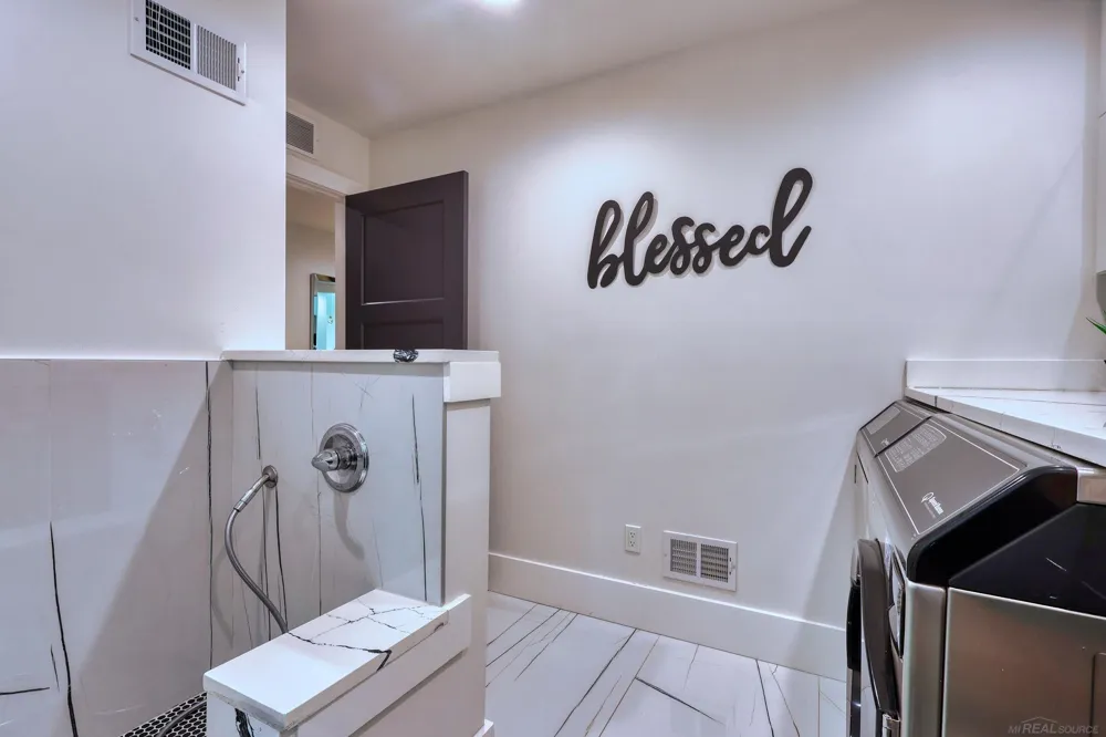 521 Iroquois Court Oxford Charter Township, MI 48371