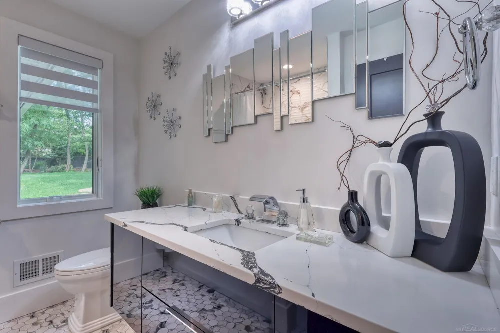 521 Iroquois Court Oxford Charter Township, MI 48371