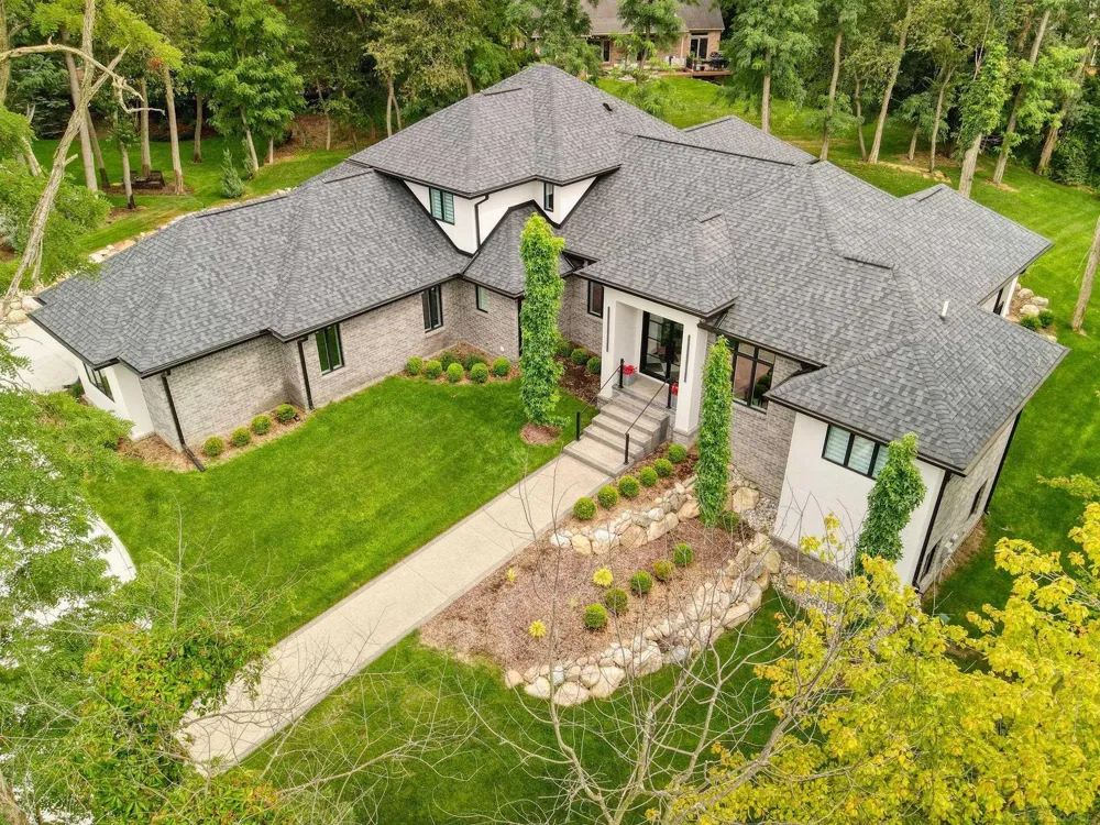 521 Iroquois Court Oxford Charter Township, MI 48371