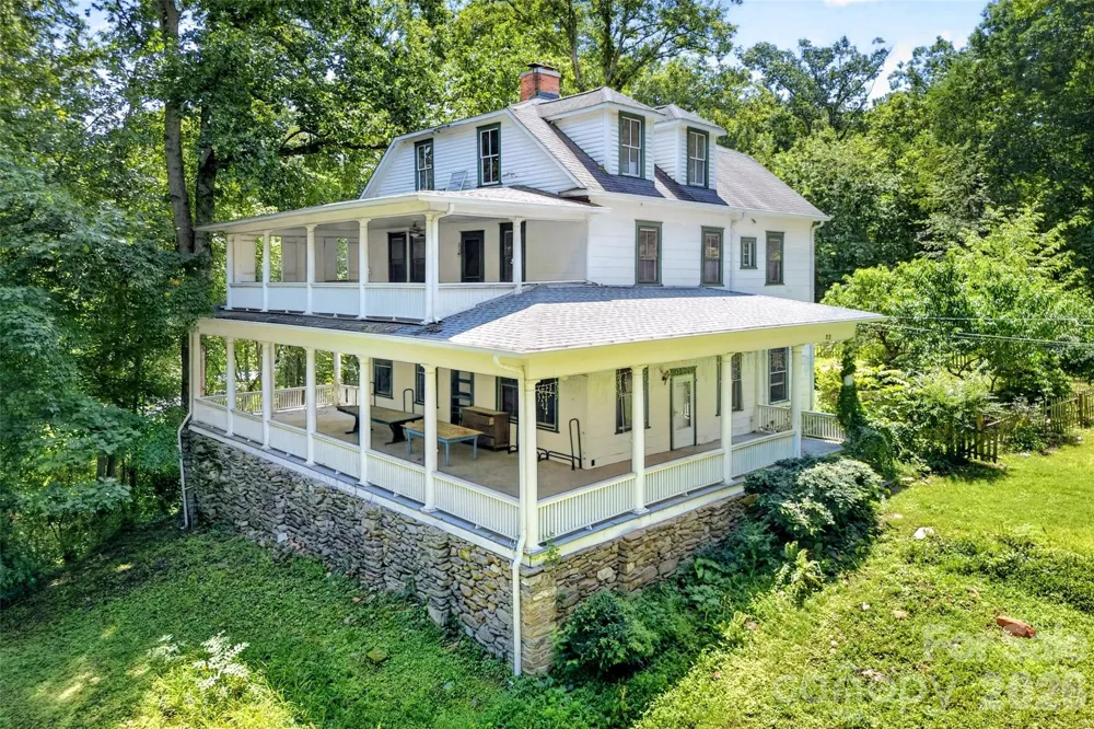 22 Woodbend Lane Black Mountain, NC 28711