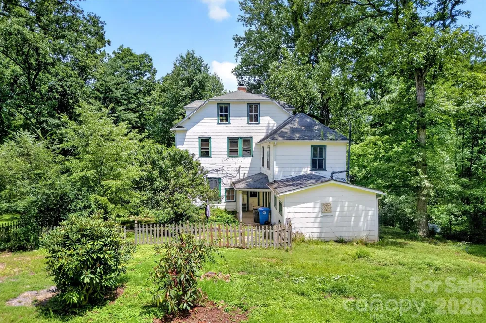 22 Woodbend Lane Black Mountain, NC 28711