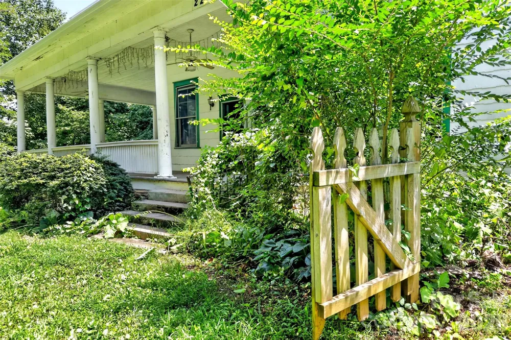 22 Woodbend Lane Black Mountain, NC 28711