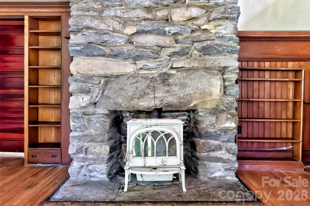 22 Woodbend Lane Black Mountain, NC 28711