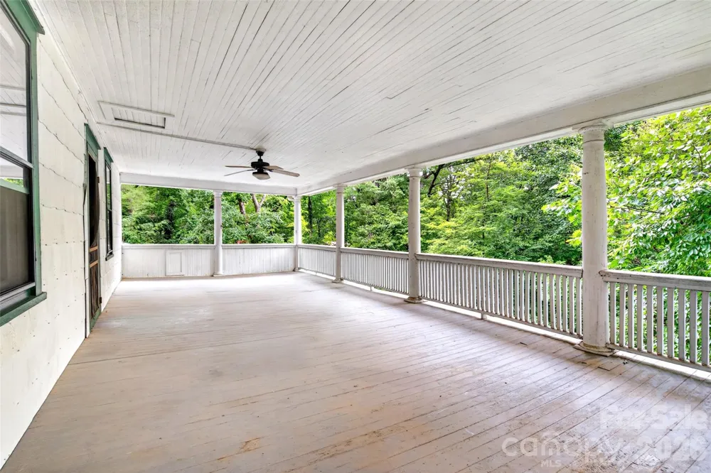 22 Woodbend Lane Black Mountain, NC 28711
