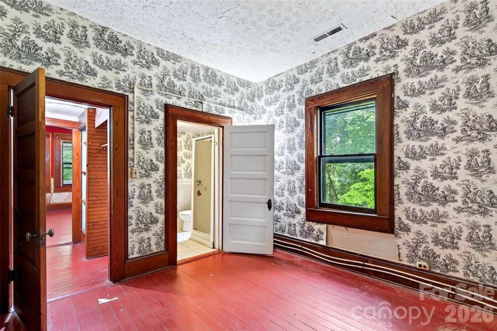 22 Woodbend Lane Black Mountain, NC 28711