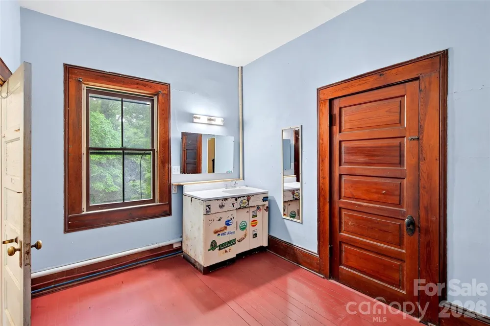 22 Woodbend Lane Black Mountain, NC 28711