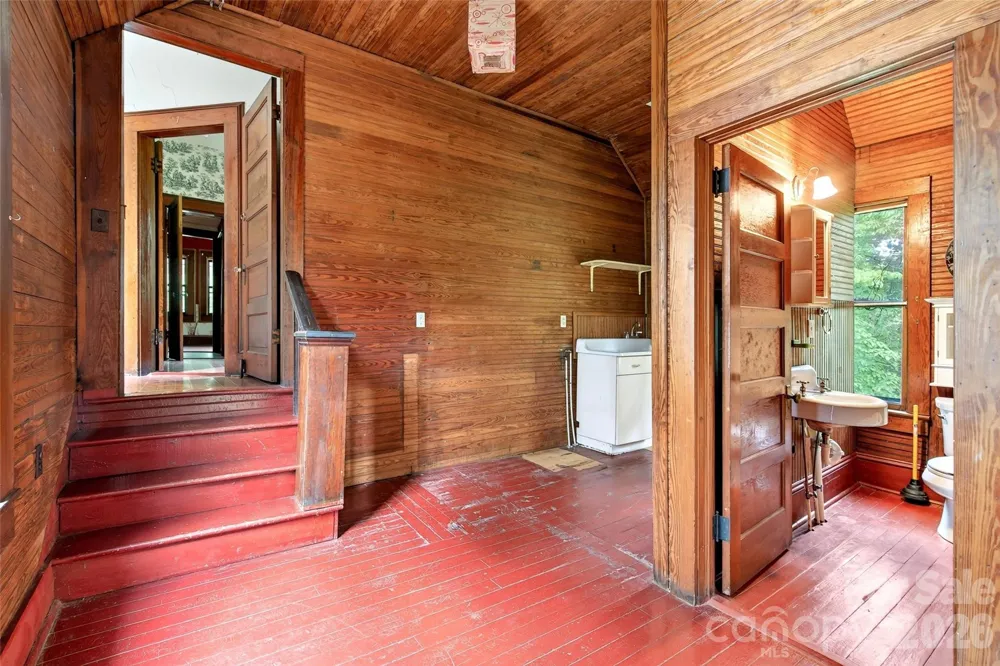 22 Woodbend Lane Black Mountain, NC 28711
