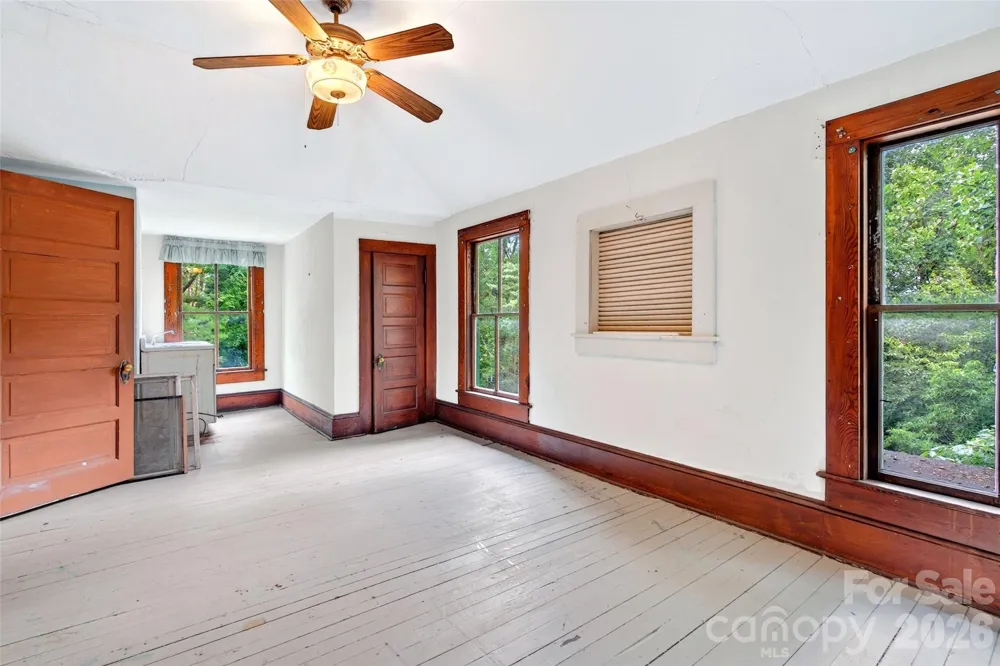 22 Woodbend Lane Black Mountain, NC 28711