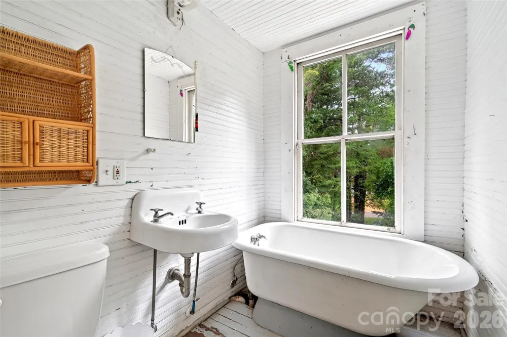 22 Woodbend Lane Black Mountain, NC 28711