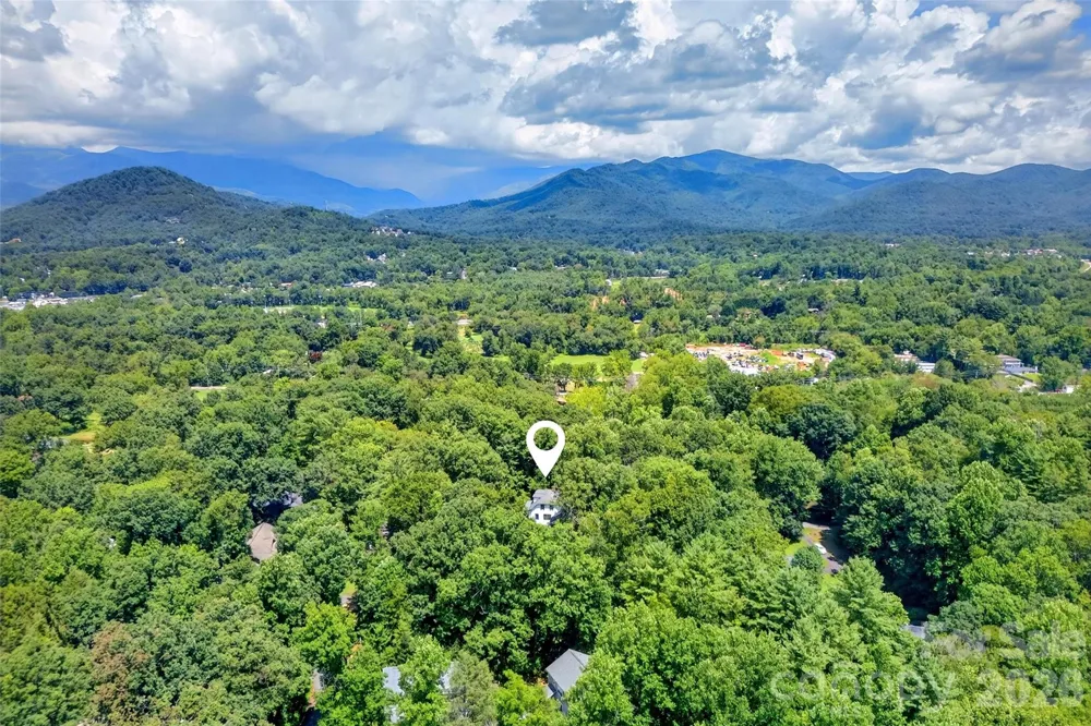22 Woodbend Lane Black Mountain, NC 28711