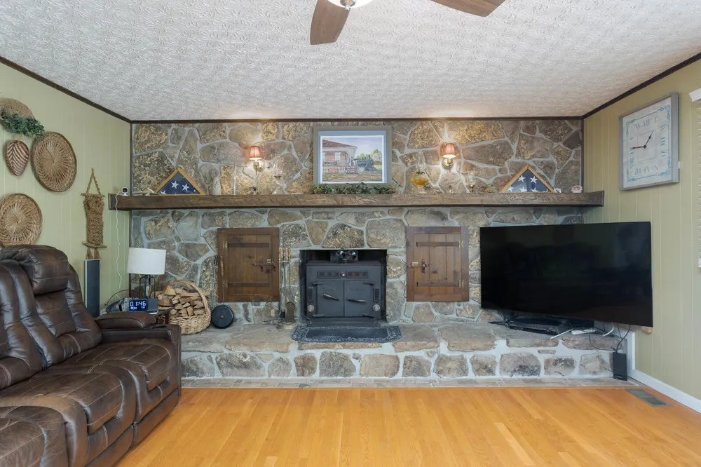 1798 County Road 700 Riceville, TN 37370