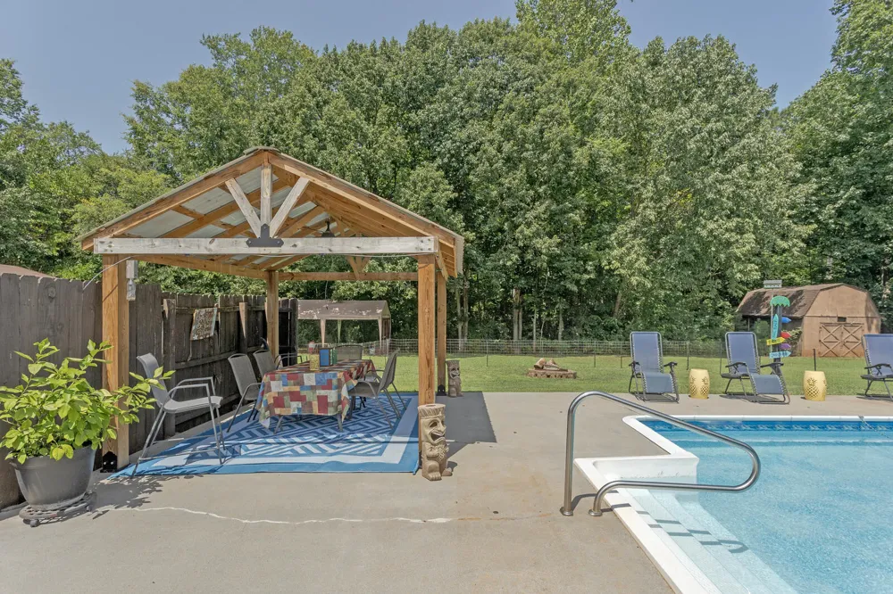 1798 County Road 700 Riceville, TN 37370