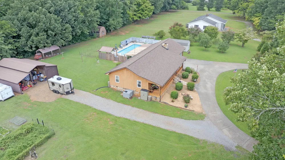 1798 County Road 700 Riceville, TN 37370