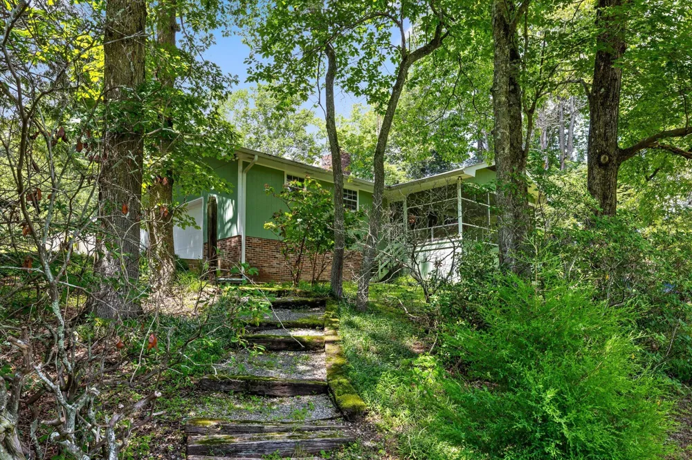 2558 Boston Branch Circle Signal Mountain, TN 37377