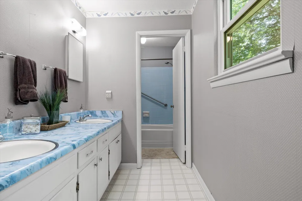 2558 Boston Branch Circle Signal Mountain, TN 37377