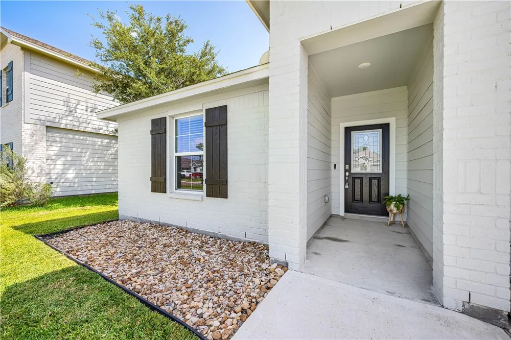 121 Antigua Drive Rockport, TX 78382