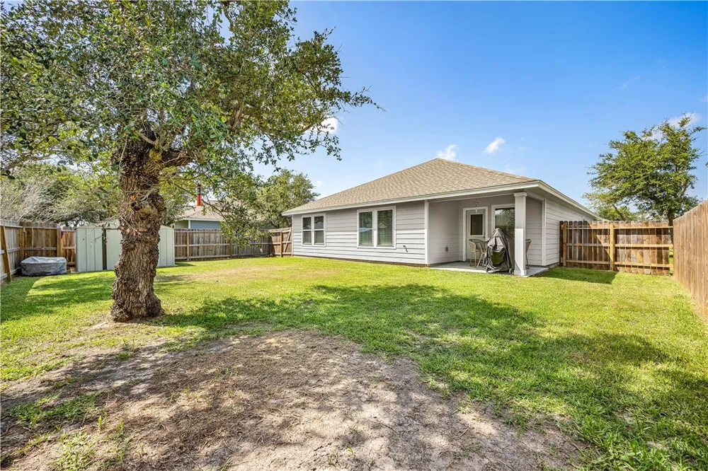 121 Antigua Drive Rockport, TX 78382