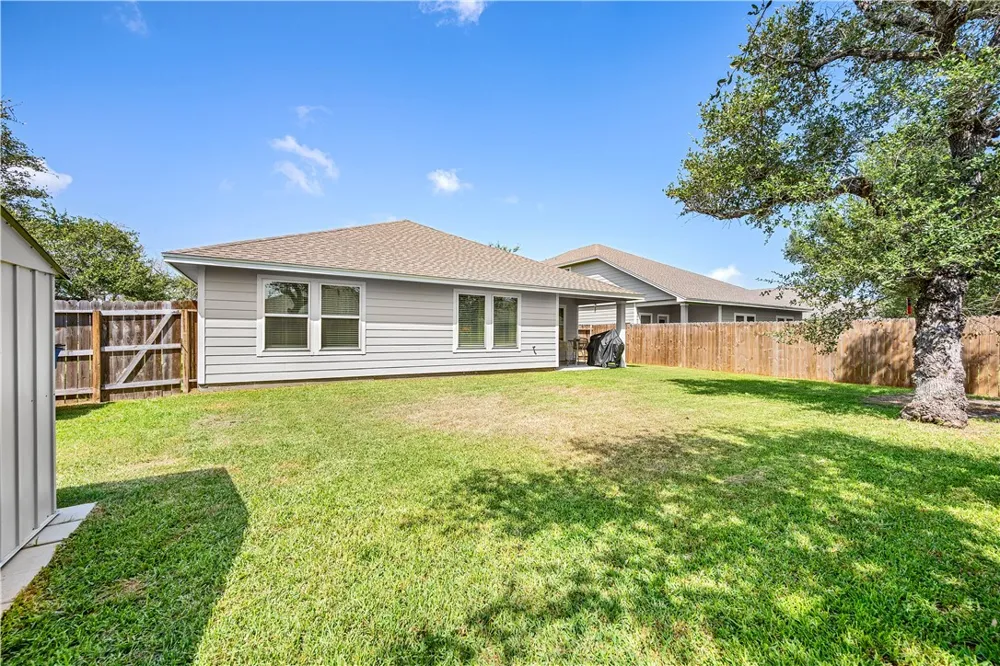 121 Antigua Drive Rockport, TX 78382