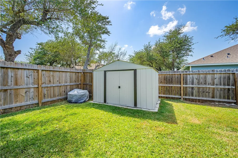 121 Antigua Drive Rockport, TX 78382