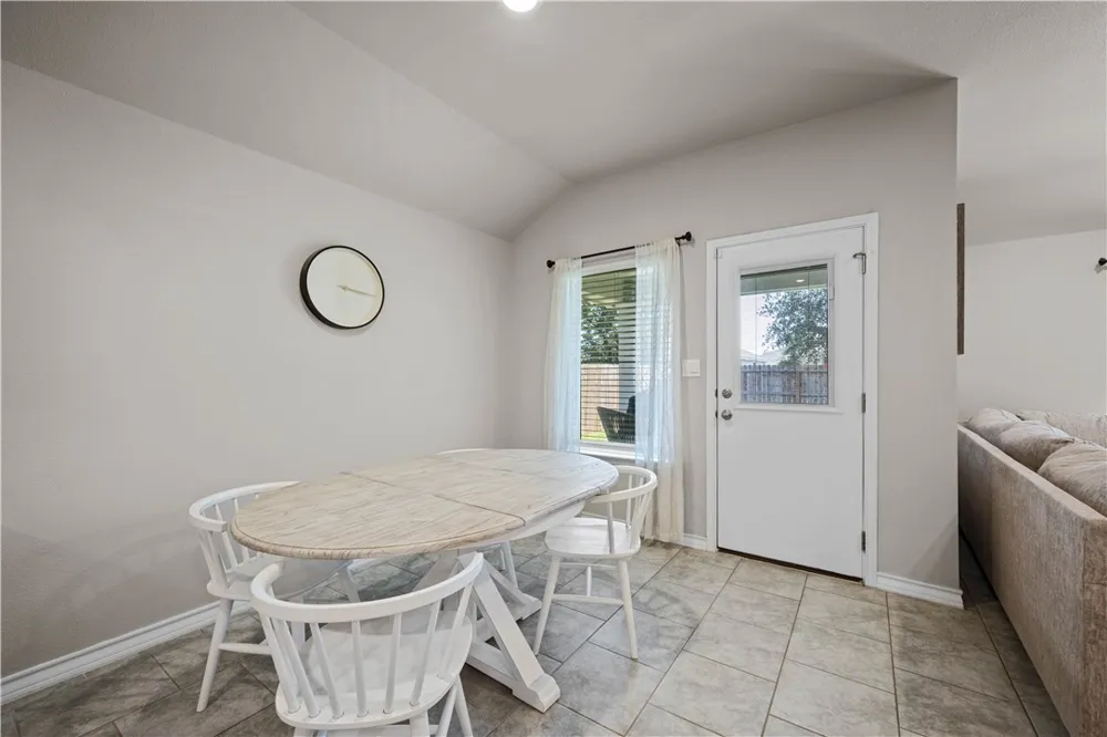 121 Antigua Drive Rockport, TX 78382