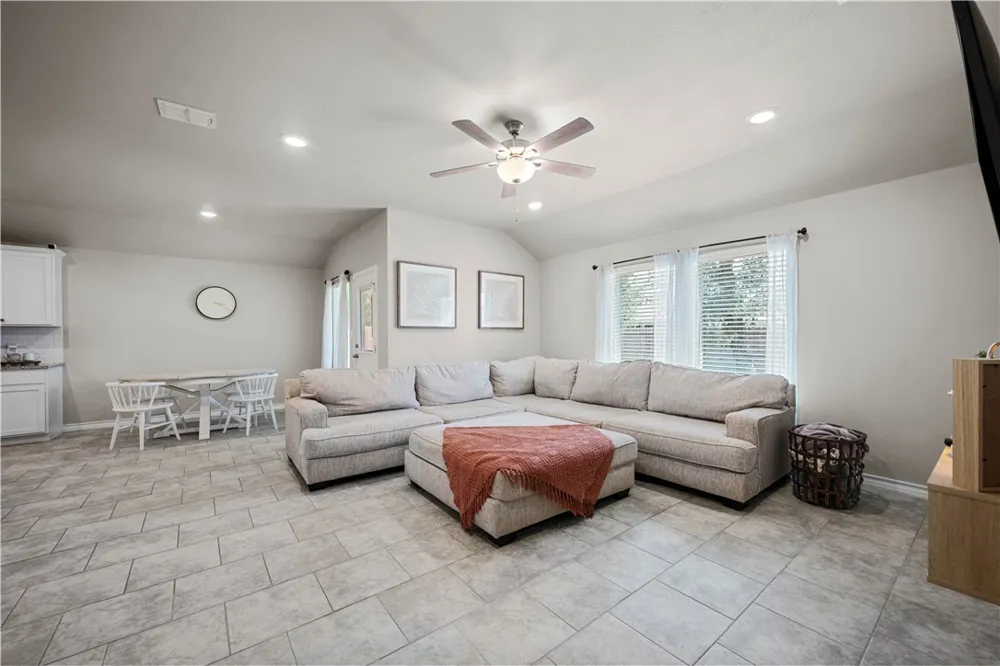 121 Antigua Drive Rockport, TX 78382