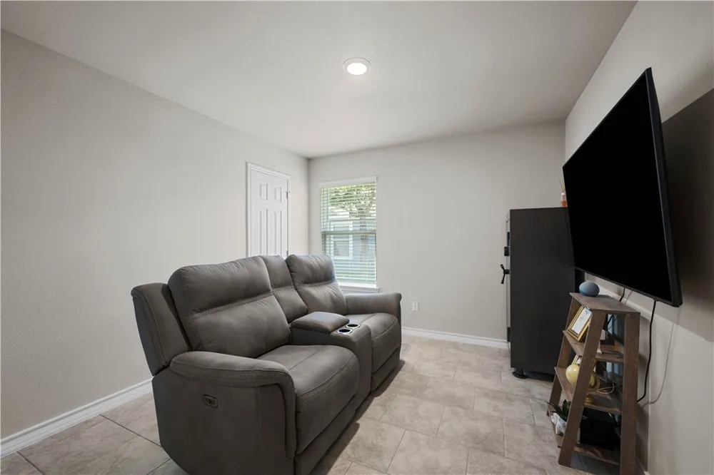 121 Antigua Drive Rockport, TX 78382