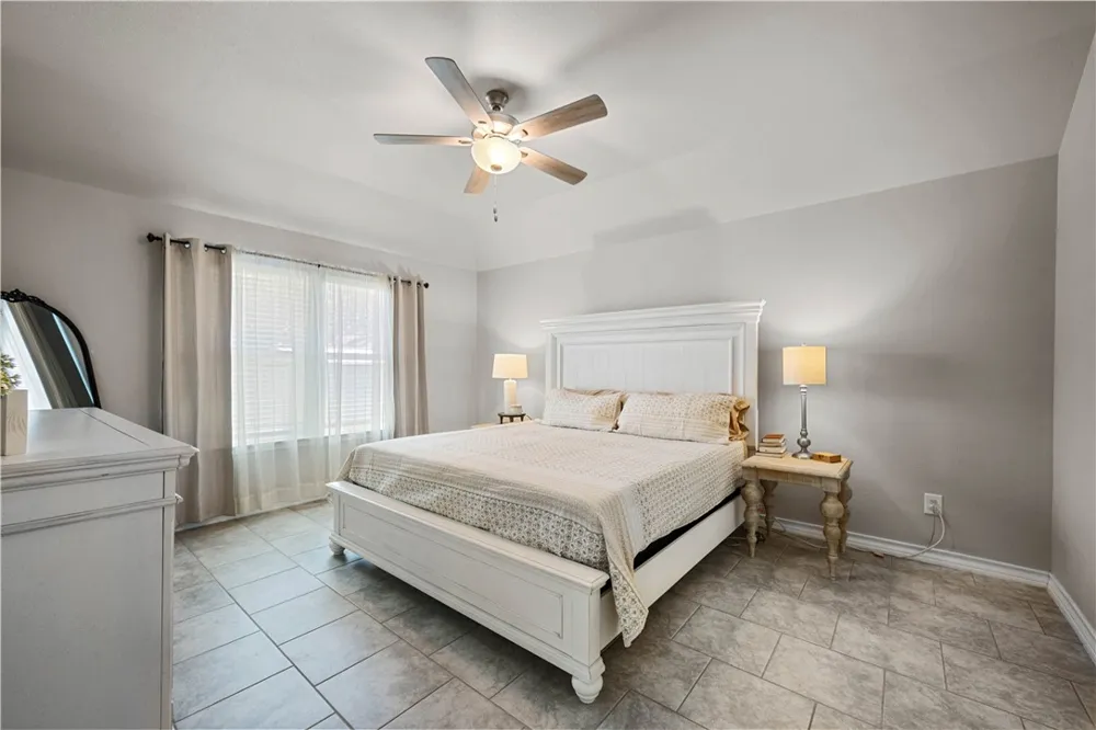 121 Antigua Drive Rockport, TX 78382