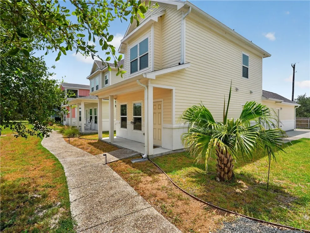 140 Lavaca Circle Rockport, TX 78382