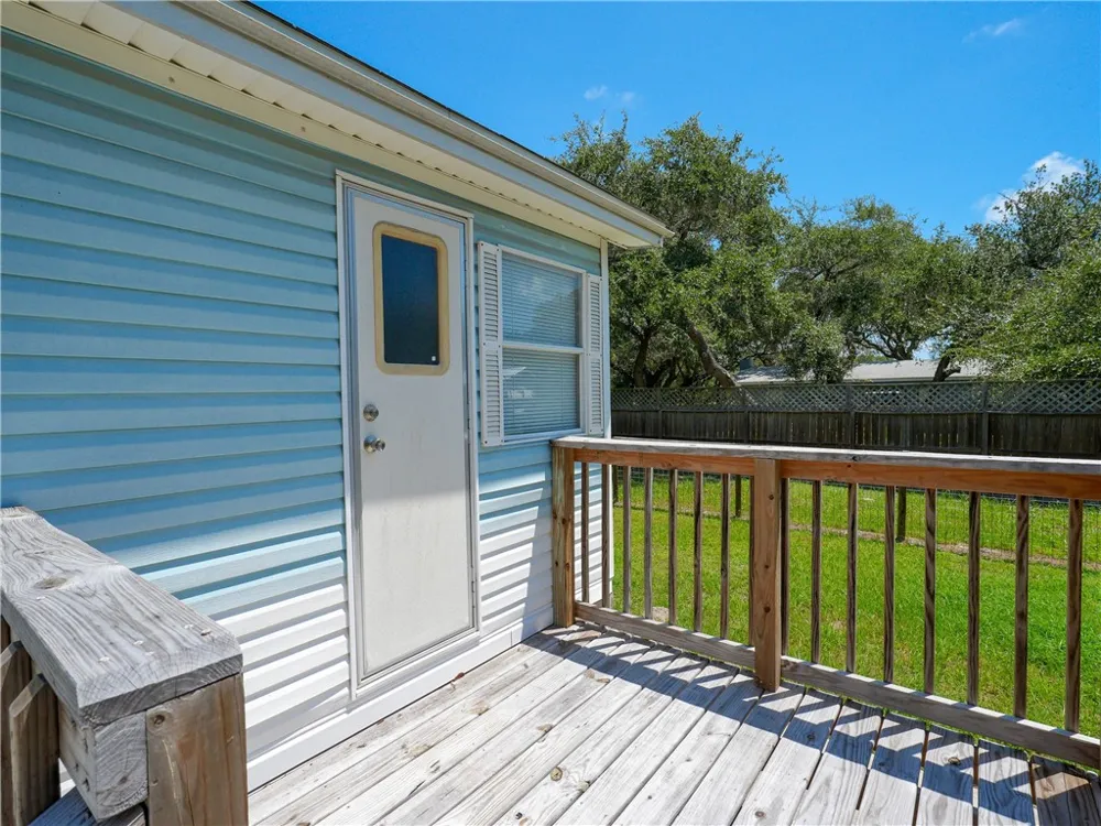 312 Traylor Avenue Rockport, TX 78382