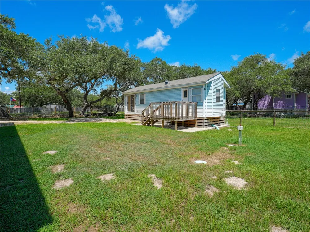 312 Traylor Avenue Rockport, TX 78382