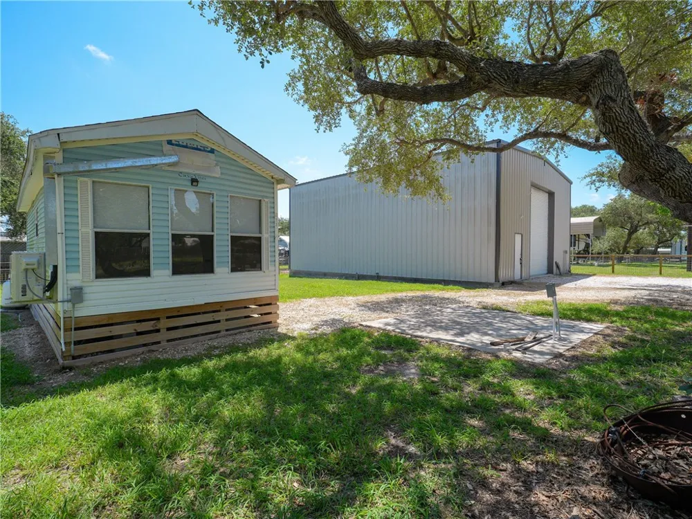 312 Traylor Avenue Rockport, TX 78382