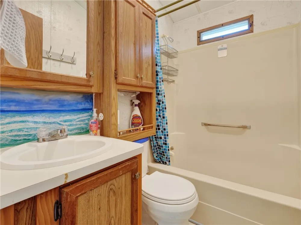 312 Traylor Avenue Rockport, TX 78382