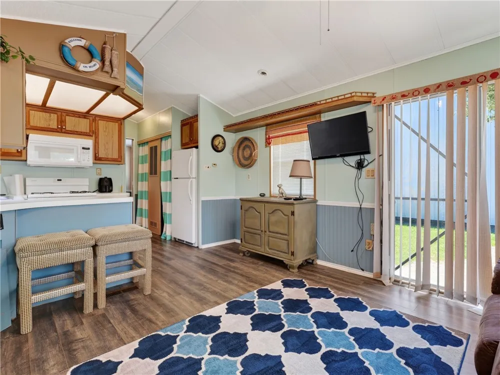 312 Traylor Avenue Rockport, TX 78382