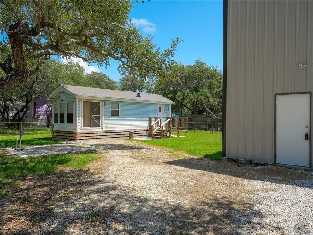 312 Traylor Avenue Rockport, TX 78382
