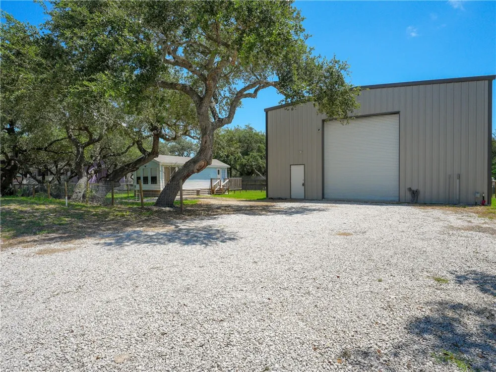 312 Traylor Avenue Rockport, TX 78382