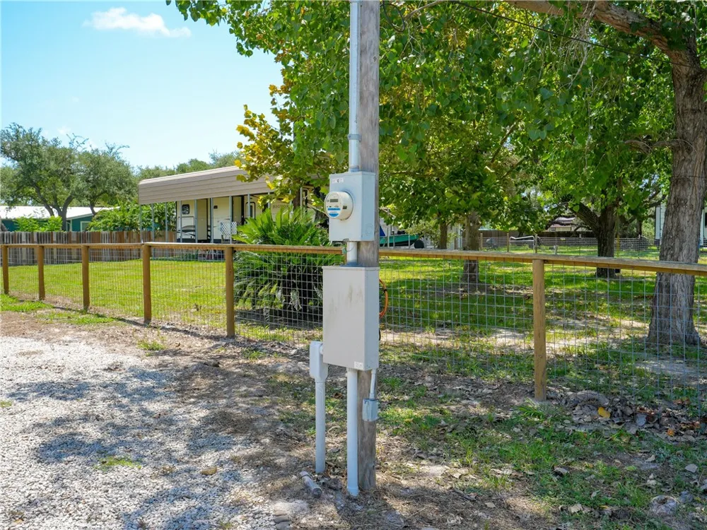 312 Traylor Avenue Rockport, TX 78382